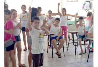 Crianças do Lar Cristão receberam escovas e cremes dentais (Foto: Asses. Imprensa/Lions Clube).