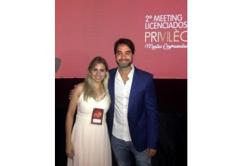 Daiane Mazarin com o Dr. Victor Sorrentino, um dos nomes de destaque do Método 5S (Foto: Acervo Pessoal).