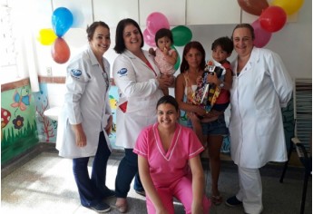 Confraternização foi realizada na pediatria da Santa Casa, junto aos pacientes hospitalizados, acompanhados de suas mães (Foto: UniFAI).