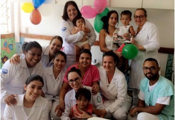 Confraternização foi realizada na pediatria da Santa Casa, junto aos pacientes hospitalizados, acompanhados de suas mães (Foto: UniFAI).