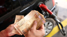 Petrobras reduz preço da gasolina em 4,9% a partir de terça-feira (21)