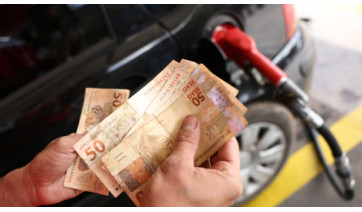 Petrobras reduz preço da gasolina em 4,9% a partir de terça-feira (21)