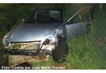 Acidente envolveu duas ambulâncias, uma van, um carro de passeio e uma moto, na SP-294, em Iacri (Foto: João Mário Trentini/Reprodução: Site Bastos Já).