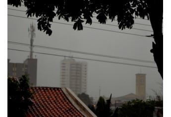 Chuvas atingem Adamantina na manhã desta terça-feira (8). Foto: Acácio Rocha