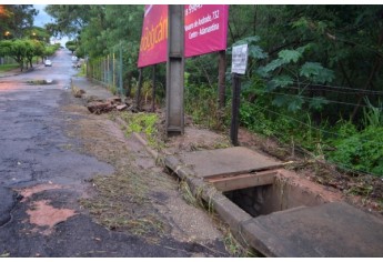 Ponte da Avenida Dr. José Francisco, região do Parque dos Pioneiros (Foto: Siga Mais).