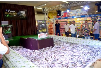 Sorteio foi realizado diante do público, na Cocipa, em Inúbia Paulista, neste sábado (Foto: Maikon Moraes).