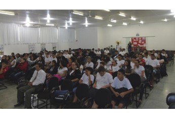 Palestra realizada pela Polícia Civil integra a Semana de Cidadania e Segurança, do Conseg de Adamantina (Foto: Cedida).