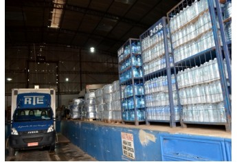?Mar de solidariedade?: doações de adamantinenses vão ajudar atingidos por rompimento de barragem em Minas Gerais (Foto: Acácio Rocha).