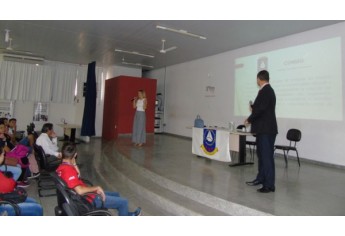 Palestra realizada pela Polícia Civil integra a Semana de Cidadania e Segurança, do Conseg de Adamantina (Foto: Cedida).