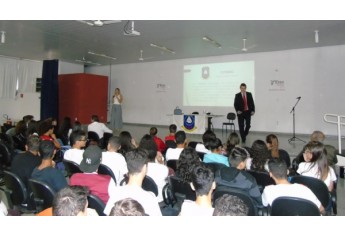 Palestra realizada pela Polícia Civil integra a Semana de Cidadania e Segurança, do Conseg de Adamantina (Foto: Cedida).