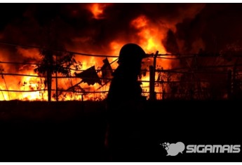 Incêndio destrói galpão de empresa em Lucélia