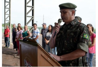 Tiro de Guerra de Adamantina faz cerimônia de incineração de bandeiras (Foto: Acácio Rocha).