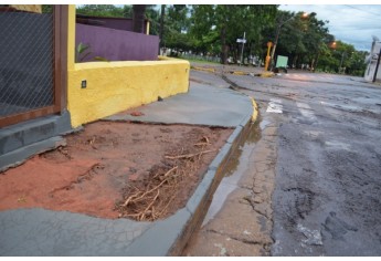 Rua Osvaldo Cruz, região do Parque dos Pioneiros (Foto: Siga Mais).