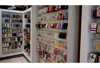 Lott Acessórios, novo layout e amplo estoque de acessórios para celulares, em Adamantina (Foto: Acácio Rocha).