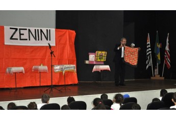 Atividades para crianças são desenvolvidas pela Secretaria Municipal de Cultura, na Biblioteca e Anfiteatro (Foto: Da Assessoria).
