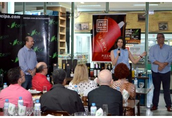 Cocipa  e Vinícola Pizzato promovem noite de degustação de vinhos na loja de conveniência do Auto Posto Cocipa em Adamantina (Fotos: Maikon Moraes/Siga Mais).