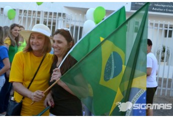 “Vem Pra Rua” leva pouco público à manifestação em Adamantina