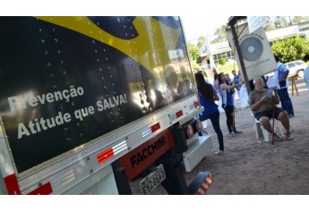 Carreta do Hospital de Câncer já atende em Adamantina e mobiliza parceiros locais (Foto: Acácio Rocha).