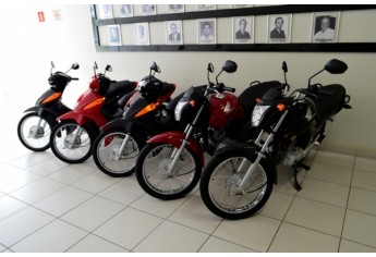 Cinco motos da campanha Adamantinatal, realizada pela ACE de Adamantina (Foto: Acácio Rocha).