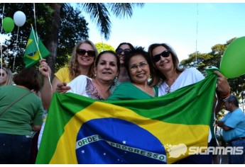 “Vem Pra Rua” leva pouco público à manifestação em Adamantina