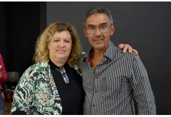 Noite de autógrafos marca lançamento de “Duas Escolhas”