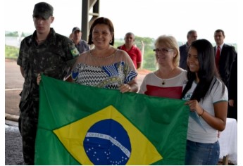 Tiro de Guerra de Adamantina faz cerimônia de incineração de bandeiras (Foto: Acácio Rocha).