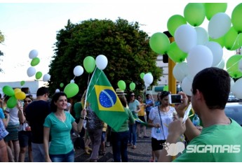 “Vem Pra Rua” leva pouco público à manifestação em Adamantina