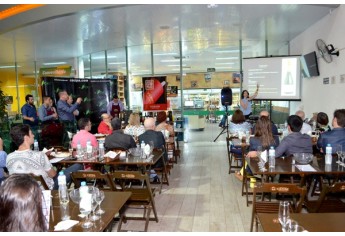 Cocipa  e Vinícola Pizzato promovem noite de degustação de vinhos na loja de conveniência do Auto Posto Cocipa em Adamantina (Fotos: Maikon Moraes/Siga Mais).