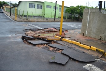 Alameda Santa Cruz, esquina com Rua Joaquim Nabuco (Foto: Siga Mais).