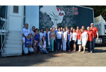 Carreta do Hospital de Câncer já atende em Adamantina e mobiliza parceiros locais (Foto: Acácio Rocha).