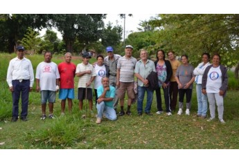 Moradores do Mário Covas cobram portões para centro comunitário e academia da saúde (Foto: Acácio Rocha).
