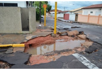 Alameda Santa Cruz, esquina com Rua Joaquim Nabuco (Foto: Siga Mais).