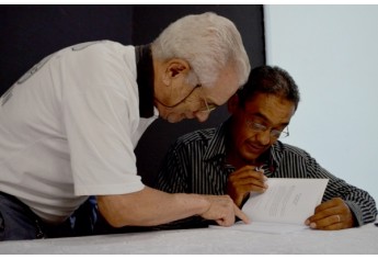 Noite de autógrafos marca lançamento de “Duas Escolhas”