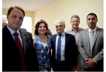 Juiz de Direito da Comarca de Adamantina, Fábio Alexandre Marinelli Sola (1ª Vara), a presidente da Câmara Municipal, Maria de Lourdes Santos Gil, o Secretário da Administração Penitenciária Lourival Gomes, Secretário de Gabinete Reinaldo Turra e o Coordenador de Reintegração Social e Cidadania da Administração Penitenciária Mauro Rogério Bitencourt  (Foto: Acácio Rocha).