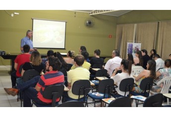 Delfino Golfeto é recebido em Adamantina, por estudantes e público convidado do CENAIC, para palestra sobre sua história empreendedora (Foto: Maikon Moraes/Siga Mais).