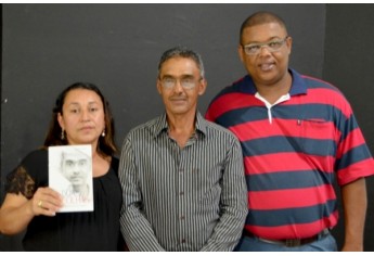 Noite de autógrafos marca lançamento de “Duas Escolhas”