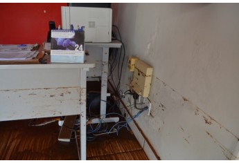 Água invadiu as dependências do Conselho Tutelar de Adamantina (Foto: Siga Mais).