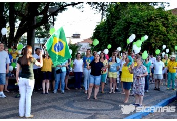 “Vem Pra Rua” leva pouco público à manifestação em Adamantina