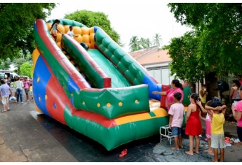 Comunidade do Jardim Brasil, na confraternização oferecida pela Polícia Militar (Foto: Acácio Rocha).