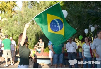 “Vem Pra Rua” leva pouco público à manifestação em Adamantina