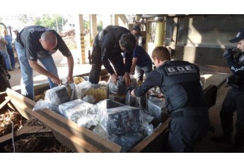 Polícia Civil incinera mais de 2,6 toneladas de entorpecente. (Foto: Deinter-8)