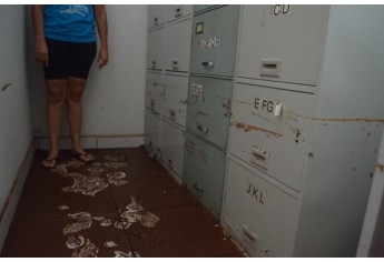 Água invadiu as dependências do Conselho Tutelar de Adamantina (Foto: Siga Mais).