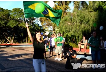 “Vem Pra Rua” leva pouco público à manifestação em Adamantina