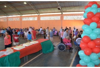 Pacientes aniversariantes do “Pai Nosso Lar” têm comemoração