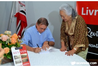 João Carlos Rodrigues autografa Reviver Adamantina (Foto: Maikon Moraes).