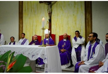 Missa exequial do Padre Manoel Cirino de Souza, presidida pelo bispo diocesano de Marília, Dom Luiz Antonio Cipolini. Participam da celebração Dom Osvaldo Giuntini, bispo emérito de Marília, o bispo diocesano de Franca, Dom Paulo Roberto Beloto (Foto: Érica Montilha | Diocese de Marília).