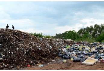 Irregularidades no aterro sanitário de Adamantina deixaram a cidade fora do Município Verde Azul (Foto: Acácio Rocha/Outubro/2015).