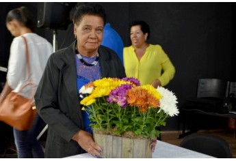 Noite de autógrafos marca lançamento de “Duas Escolhas”