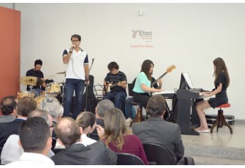 Solenidade do Poder Judiciário homenageia autoridades em Adamantina, na passagem do Dia do Patrono do Fórum local (Foto: Maikon Moraes/Siga Mais).