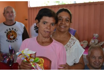 Pacientes aniversariantes do “Pai Nosso Lar” têm comemoração